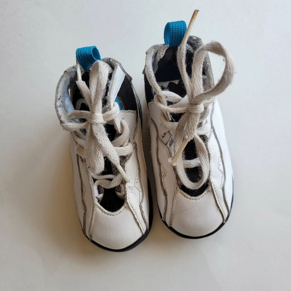 2009 Toddler Jordan's Shoes - Picture 2 of 4